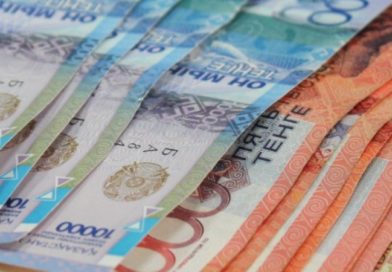 Kazašský tenge a komoditné meny všeobecne profitujú z vysokých cien ropy a iných energií