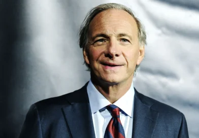 Miliardár,  investor Ray Dalio predpovedá, kedy USA zasiahne stagflačná finančná kríza.